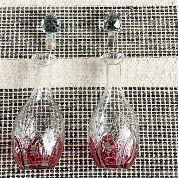 Two Art Deco Style Pink Glass Decanters - Picture 5 of 6